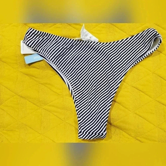 Cupshe Black and White Striped Bikini Bottom size small - Picture 2 of 2